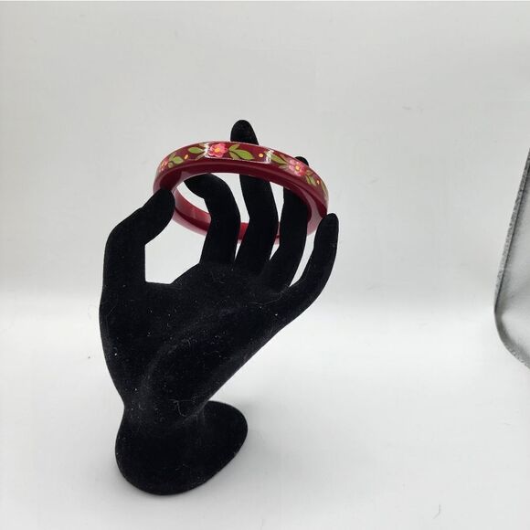 VINTAGE ART DECO FLORAL PAINTED BURGUNDY BAKELITE BANGLE BRACELET - Picture 4 of 4